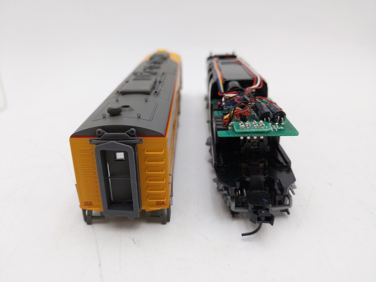 Proto 2000 30818 HO The Milwaukee Road E8/9 Diesel Locomotive #30A LN/Box