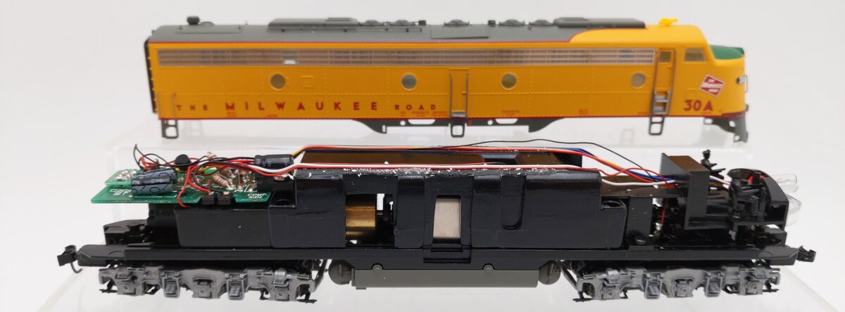 Proto 2000 30818 HO The Milwaukee Road E8/9 Diesel Locomotive #30A LN/Box