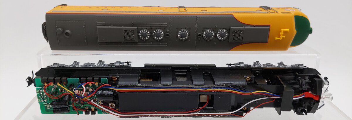 Proto 2000 30818 HO The Milwaukee Road E8/9 Diesel Locomotive #30A LN/Box