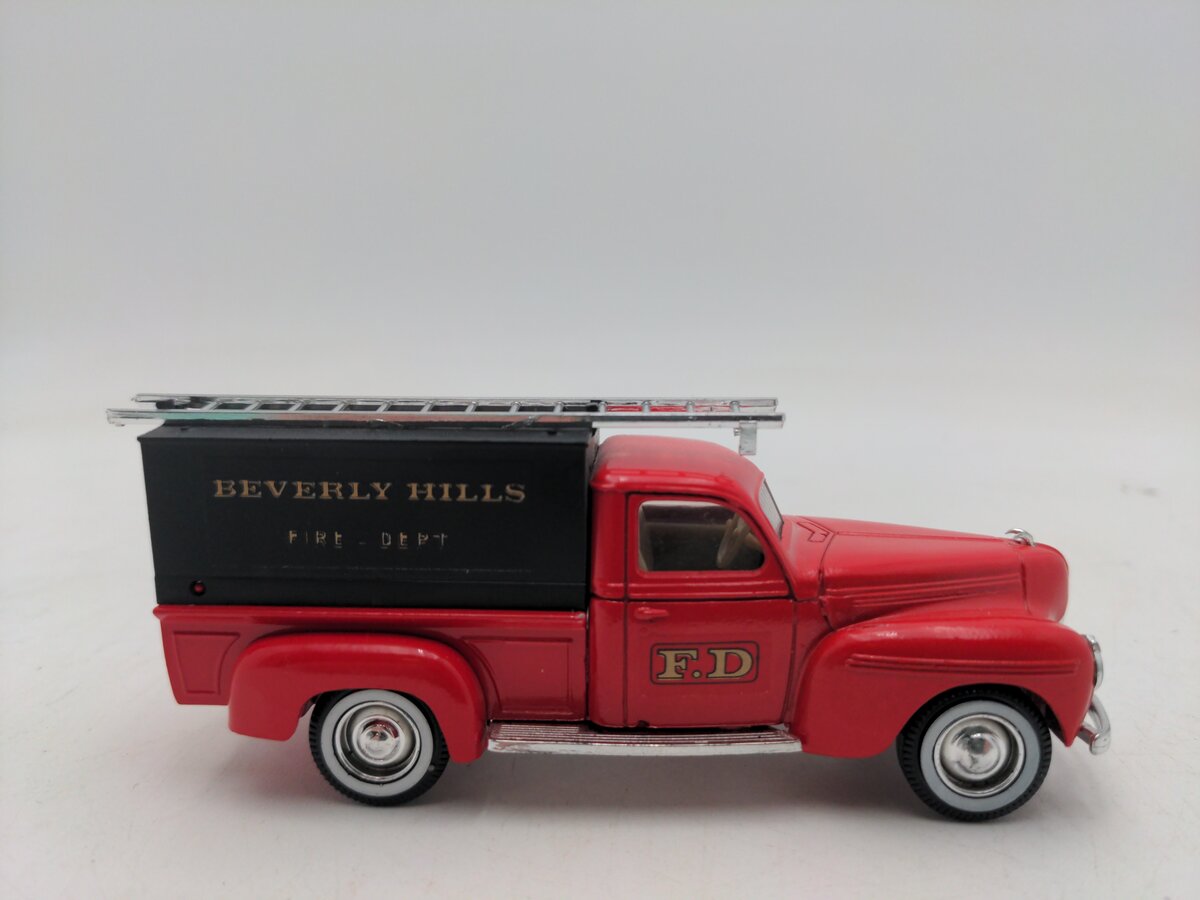 Solido 1:43 Scale Beverly Hills Fire Department Truck EX