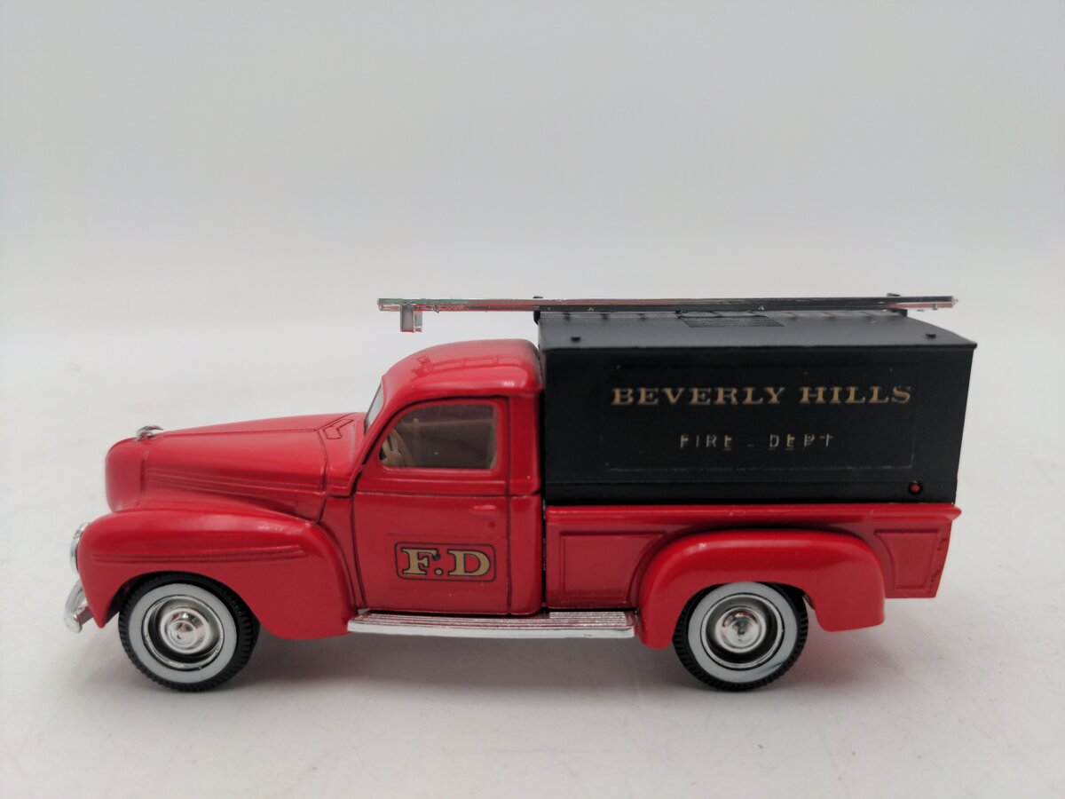Solido 1:43 Scale Beverly Hills Fire Department Truck EX