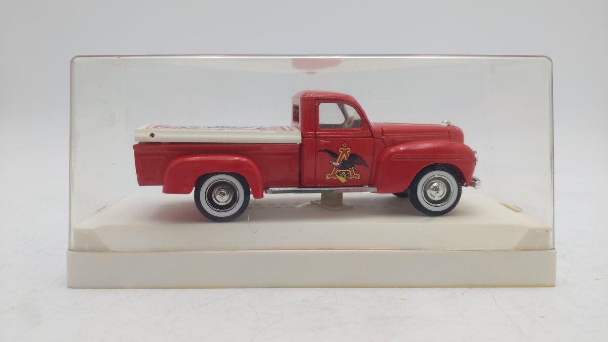 Solido 1:43 Scale Budweiser Truck EX