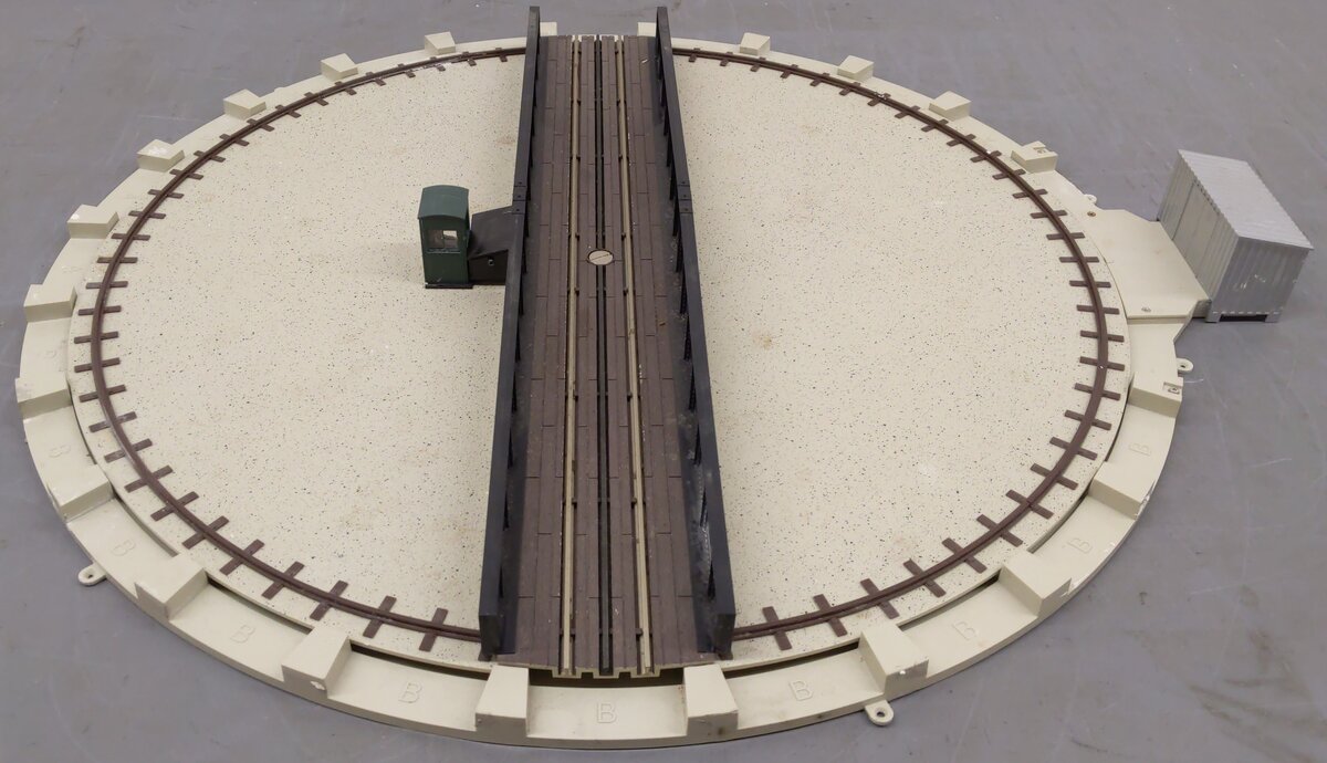 Atlas 6910 O Gauge Motorized 24 Inch Turntable EX/Box