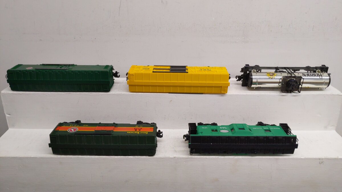 Lionel O Assorted Freight Cars 9174, 9773, 9863, 9772, 9154 [5] EX