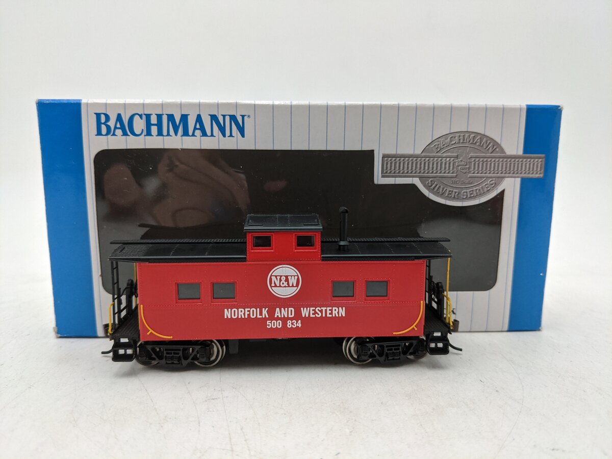 Bachmann 16810 HO Norfolk & Western Northeast-Style Steel Cupola Caboose #500834 EX/Box