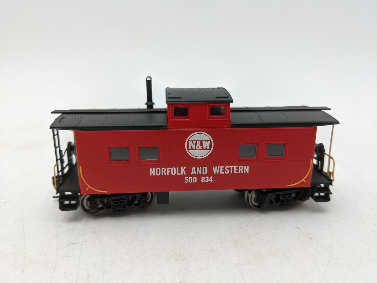Bachmann 16810 HO Norfolk & Western Northeast-Style Steel Cupola Caboose #500834 EX/Box
