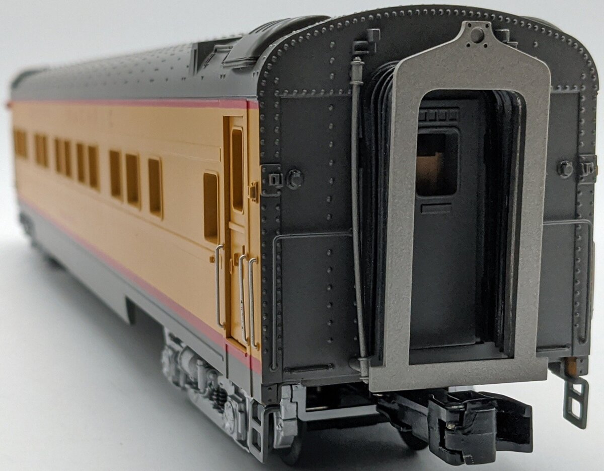MTH 20-3146C O 70' Streamlined Passenger Observation Car (Smooth) NIB