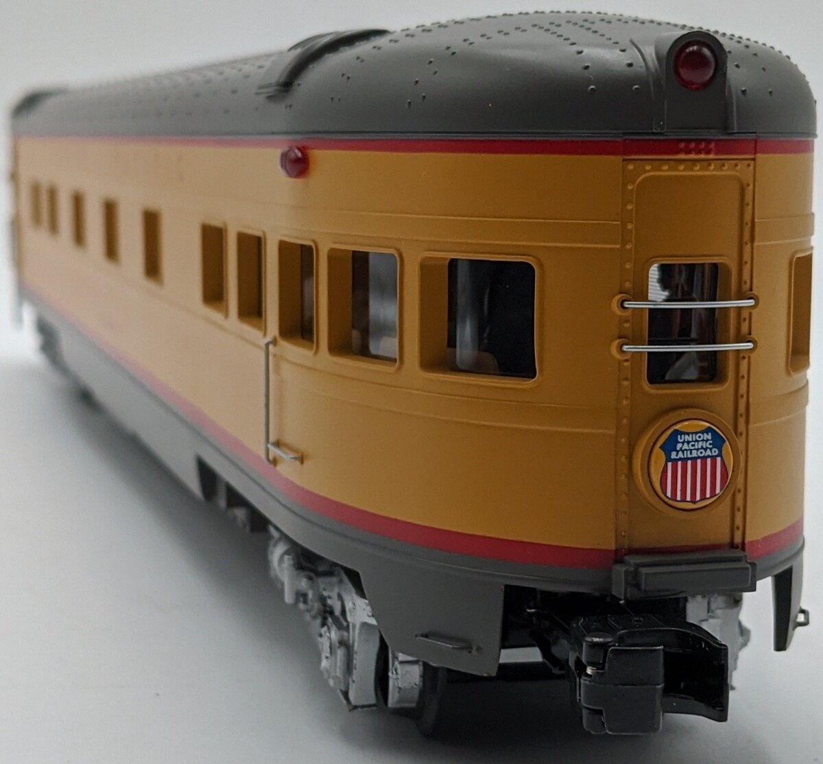 MTH 20-3146C O 70' Streamlined Passenger Observation Car (Smooth) NIB