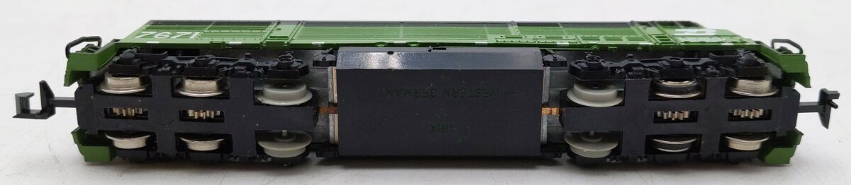Trix T12049 N Scale Burlington Northern U30CG Passenger Diesel Locomotive #7671 EX/Box