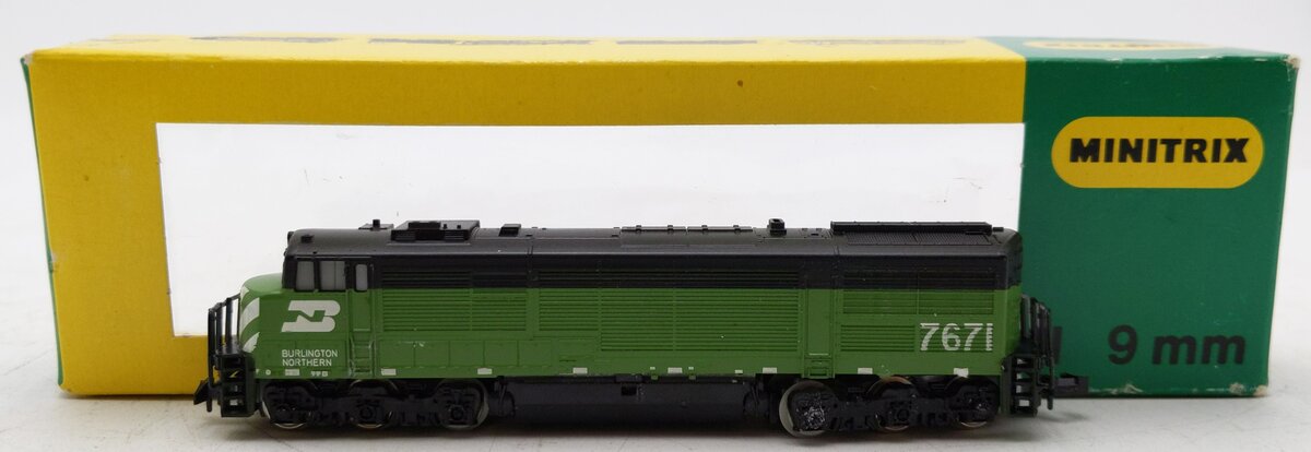 Trix T12049 N Scale Burlington Northern U30CG Passenger Diesel Locomotive #7671 EX/Box