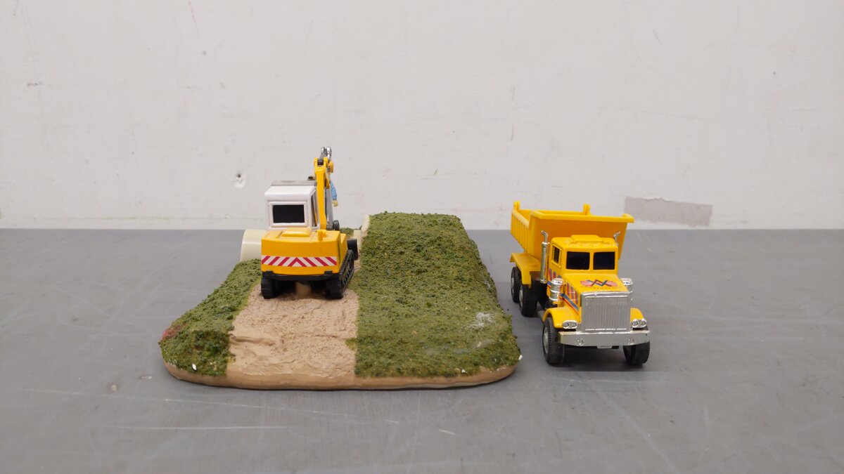 Lionel 6-21447 Backhoe Construction Scene EX/Box