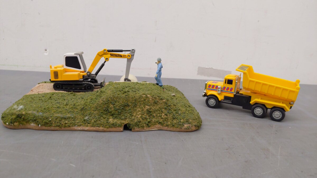 Lionel 6-21447 Backhoe Construction Scene EX/Box