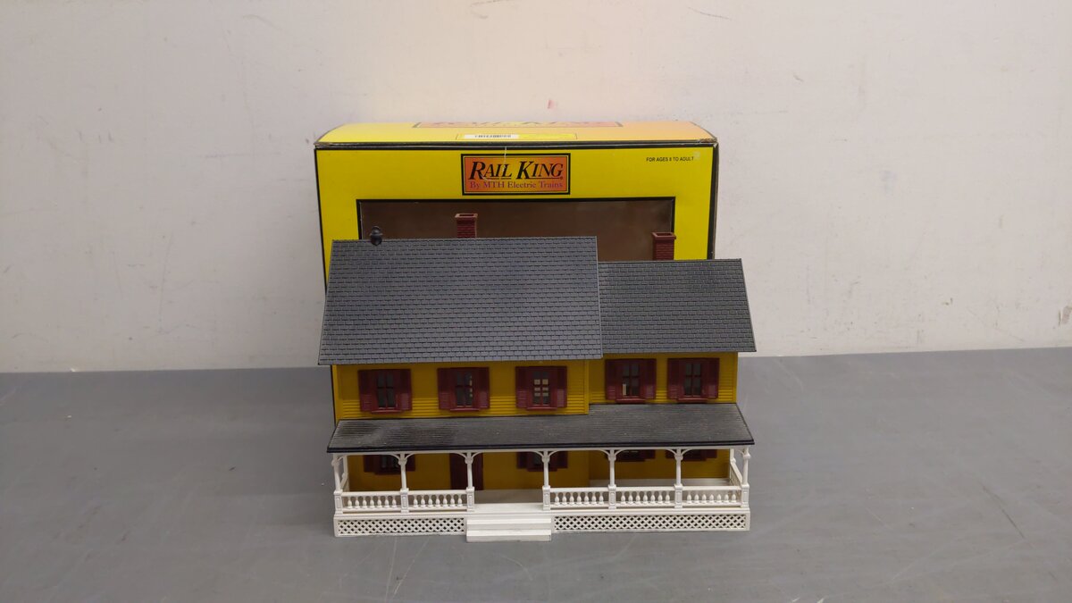 MTH 30-9015 O Assembled Country House Yellow W/Red Shutters EX/Box