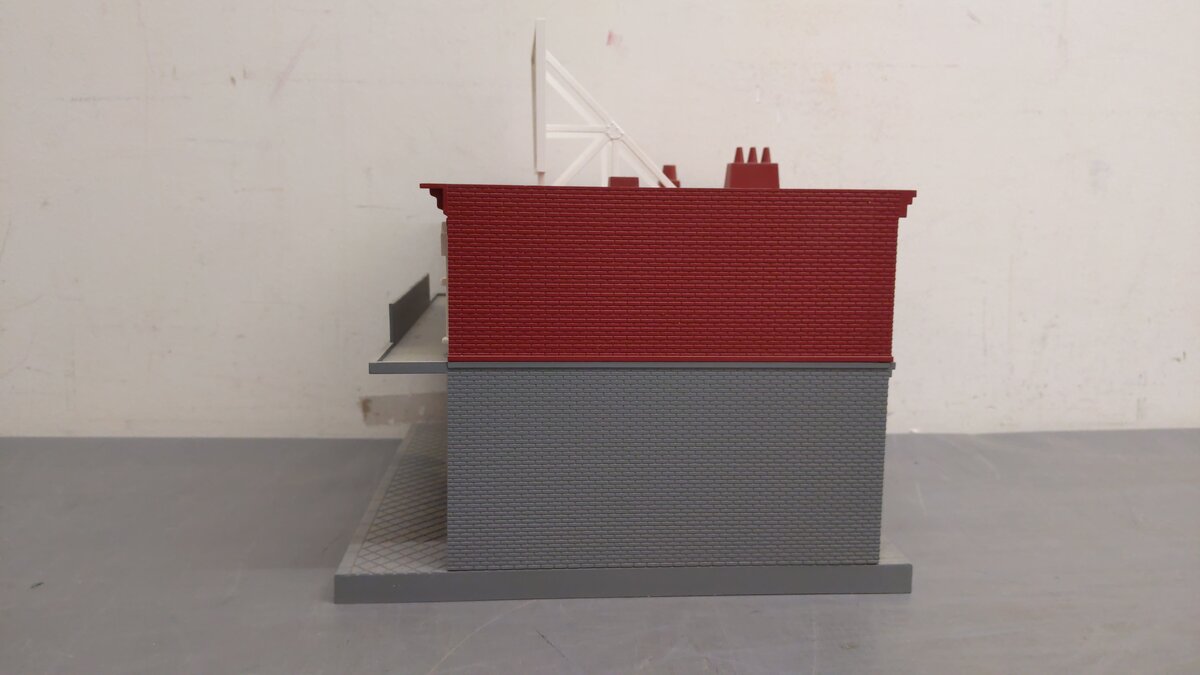 MTH 30-9018 O Hardware Store Red & Gray w/White Trim EX/Box
