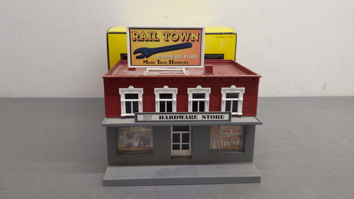 MTH 30-9018 O Hardware Store Red & Gray w/White Trim EX/Box