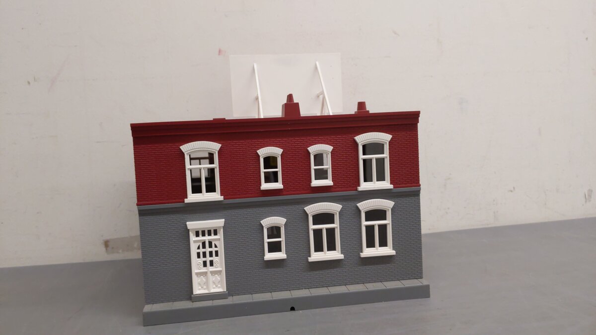 MTH 30-9018 O Hardware Store Red & Gray w/White Trim EX/Box