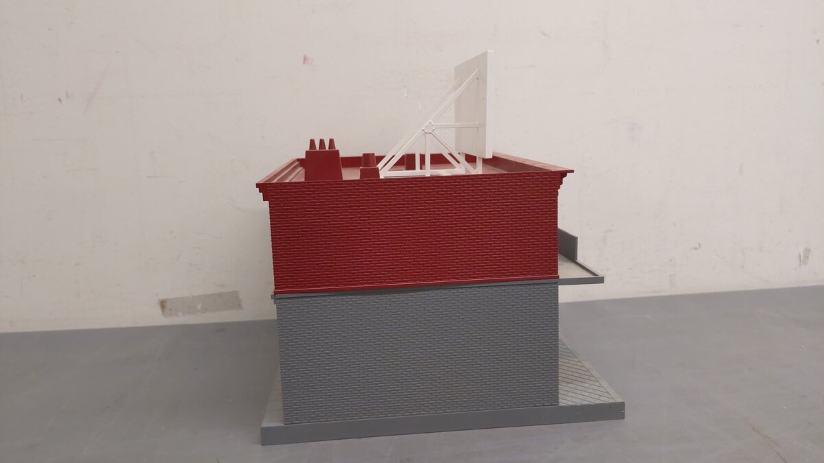 MTH 30-9018 O Hardware Store Red & Gray w/White Trim EX/Box