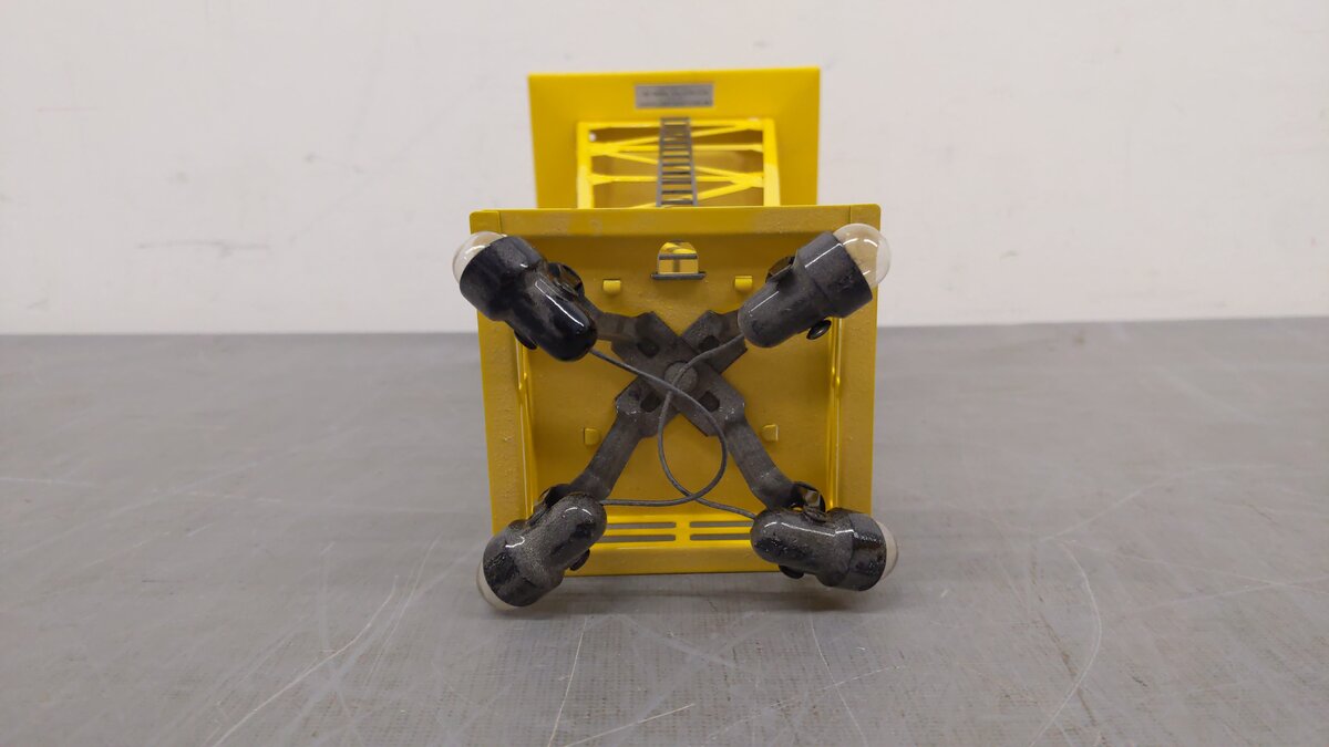 MTH 30-9025 O Gauge Yellow Floodlight Tower #395 EX/Box