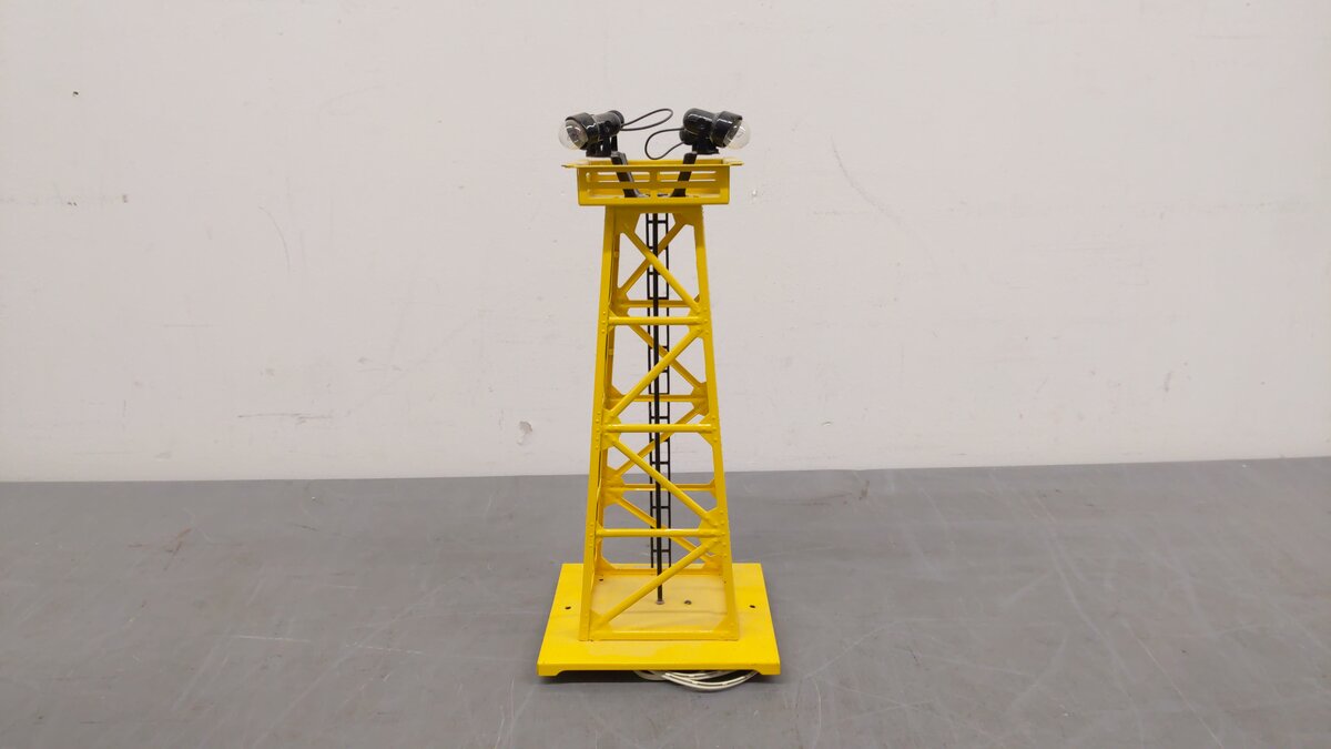 MTH 30-9025 O Gauge Yellow Floodlight Tower #395 EX/Box