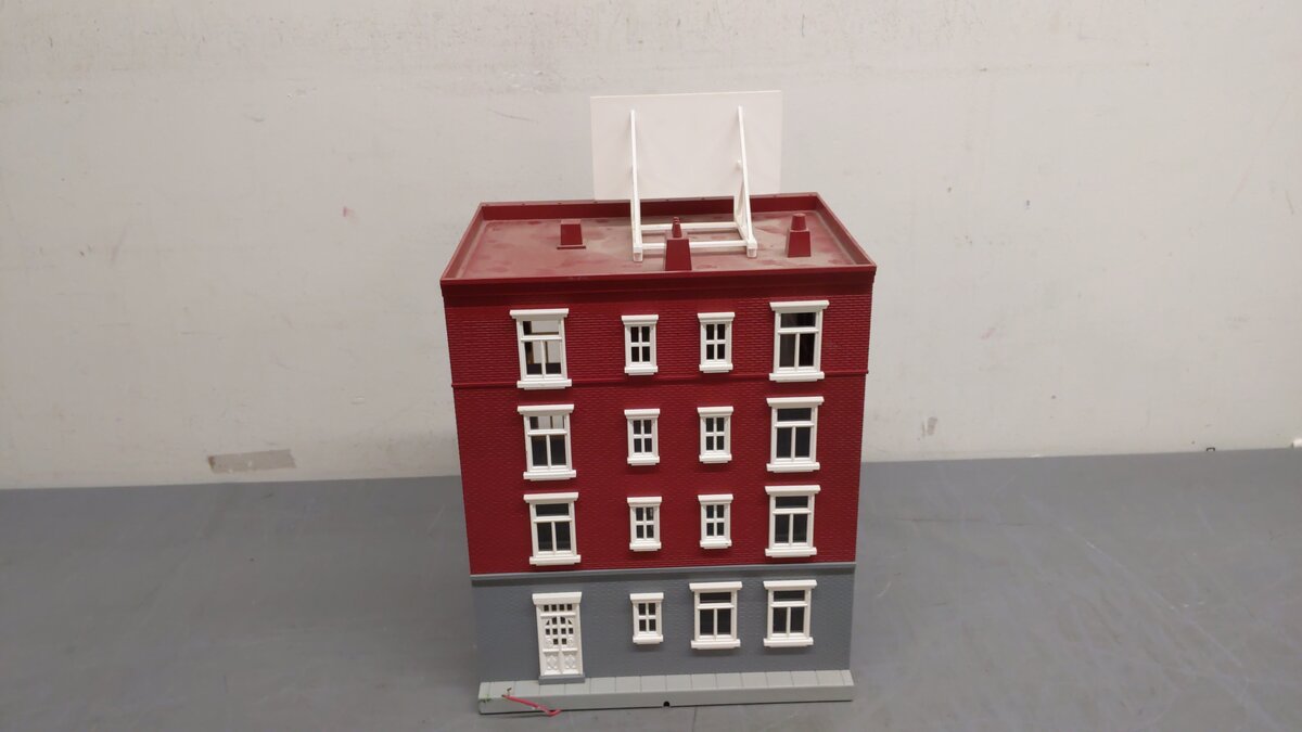 MTH 30-9013 Four Story Office Supply Building 