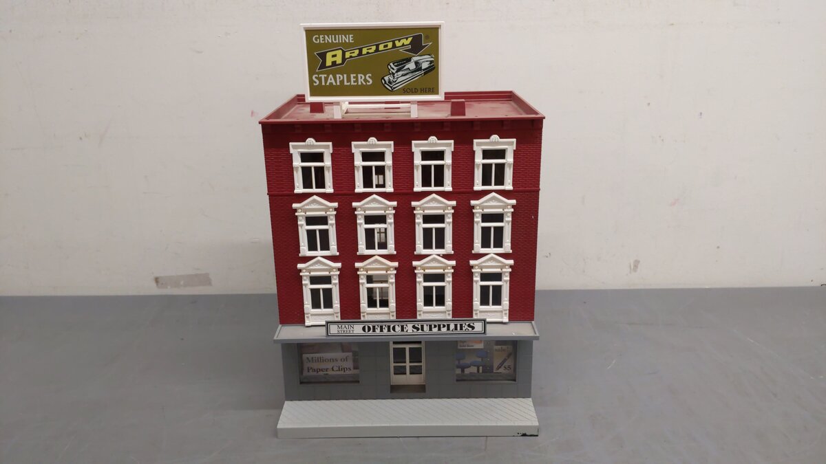 MTH 30-9013 Four Story Office Supply Building 
