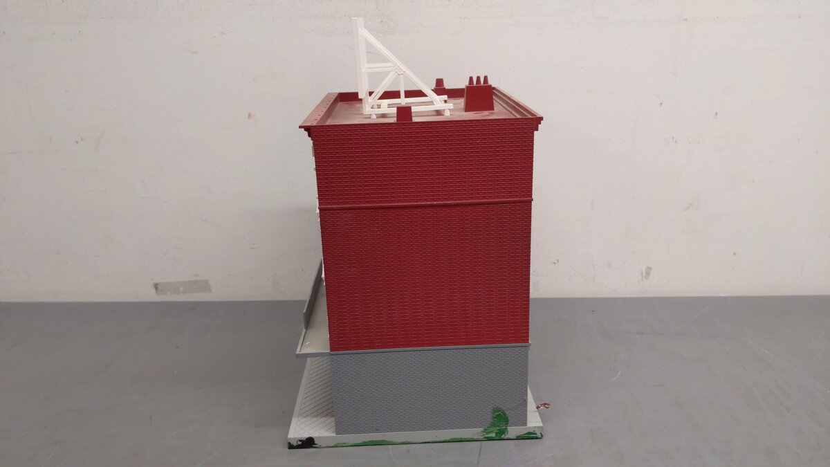 MTH 30-9013 Four Story Office Supply Building 