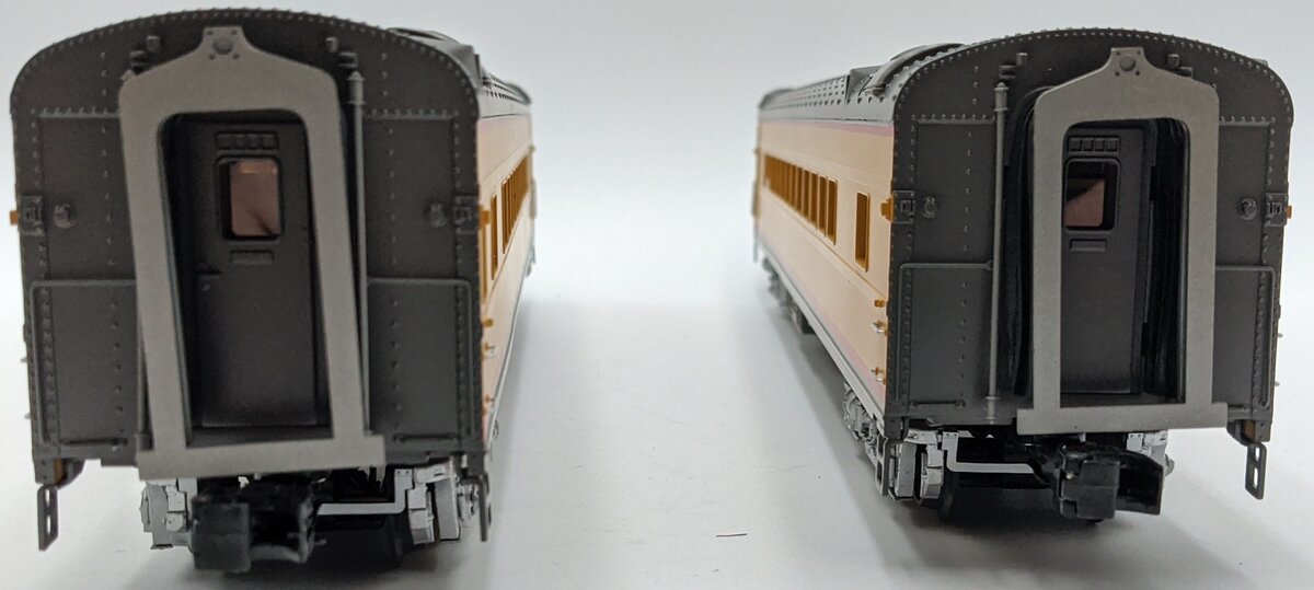 MTH 20-3416B O 2-Car 70' Streamlined Coach/Coach Passenger Set (Smooth) NIB