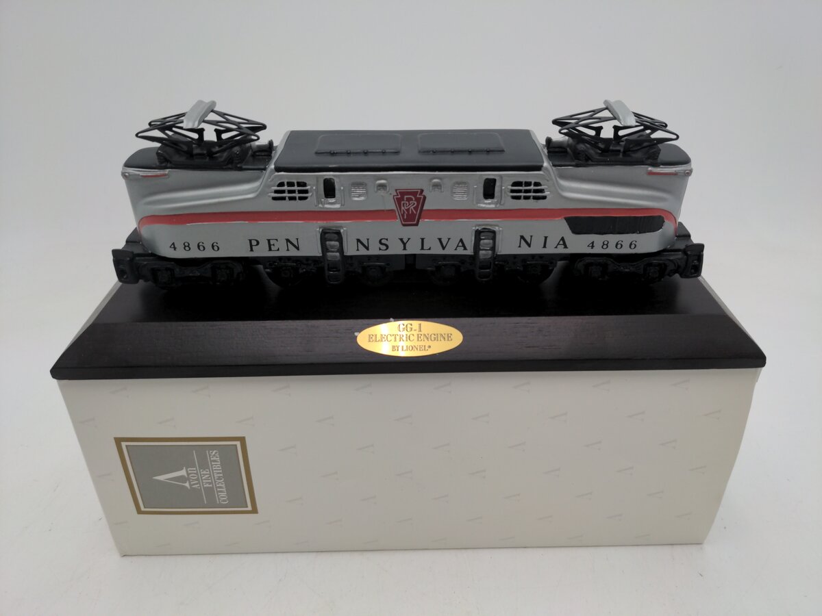 Avon Lionel Classic Collection GG-1 Pennsylvania Electric Engine w/ Wooden Base EX/Box