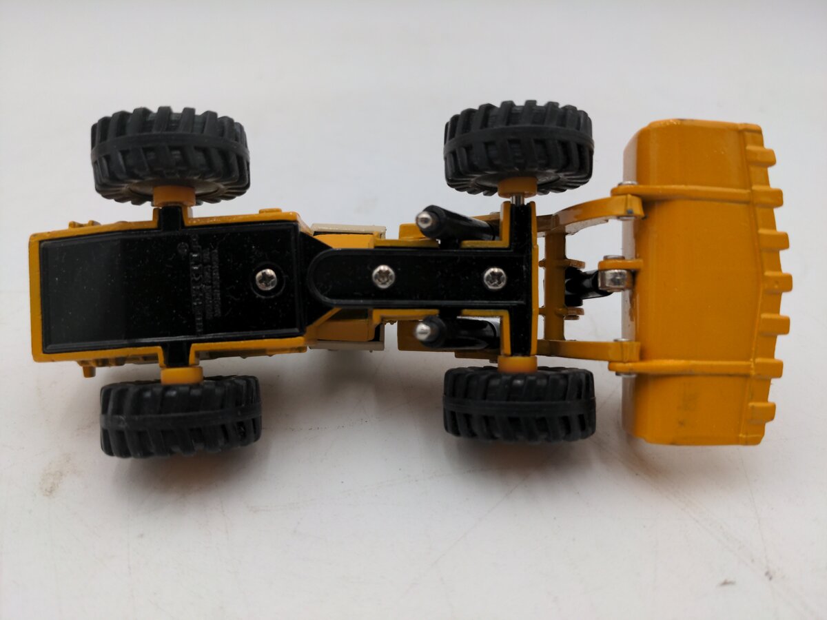 Ertl 1850 1:64 Wheel Loader 560 International Harvester Mighty Movers LN/Box