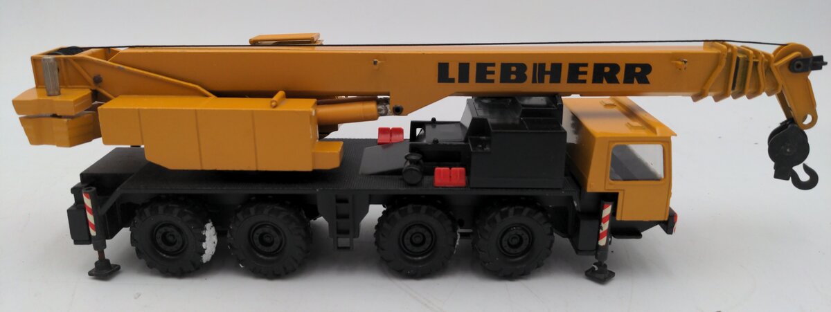 Conrad 2079 1:50 Scale Liebherr LTM 1060 Mobile Truck Crane VG/Box