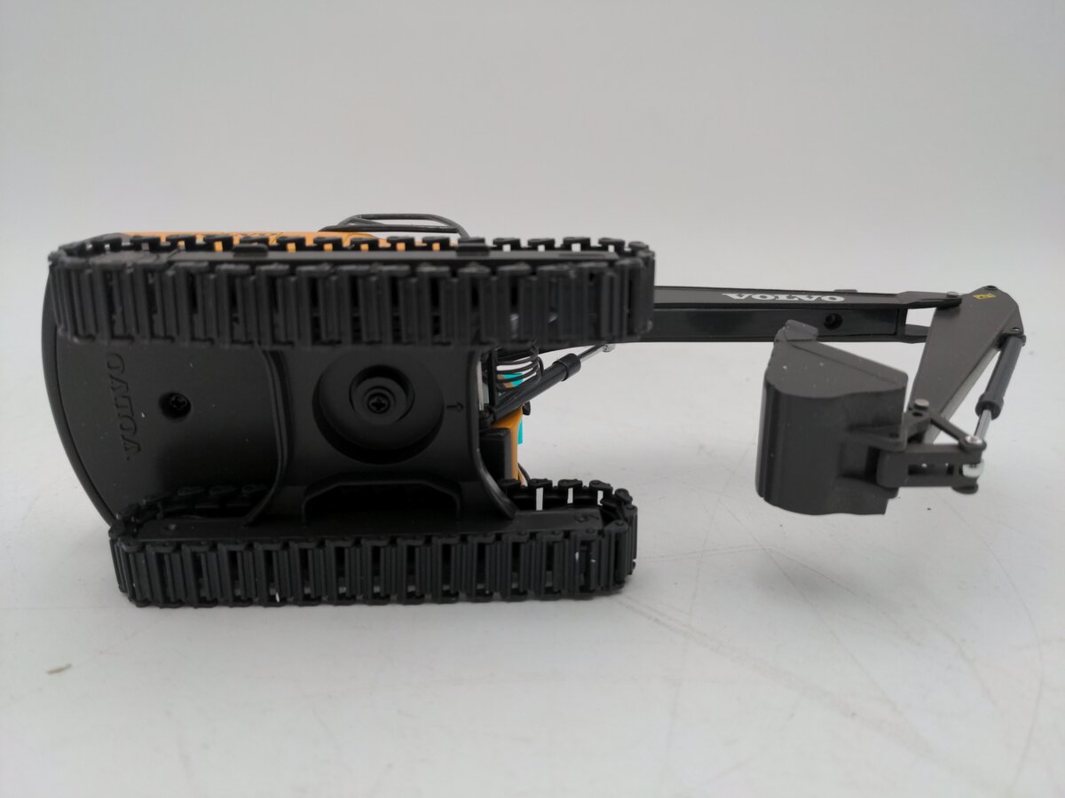 Volvo EC210 1:50 Hydraulic Excavator Die-Cast Metal LN/Box