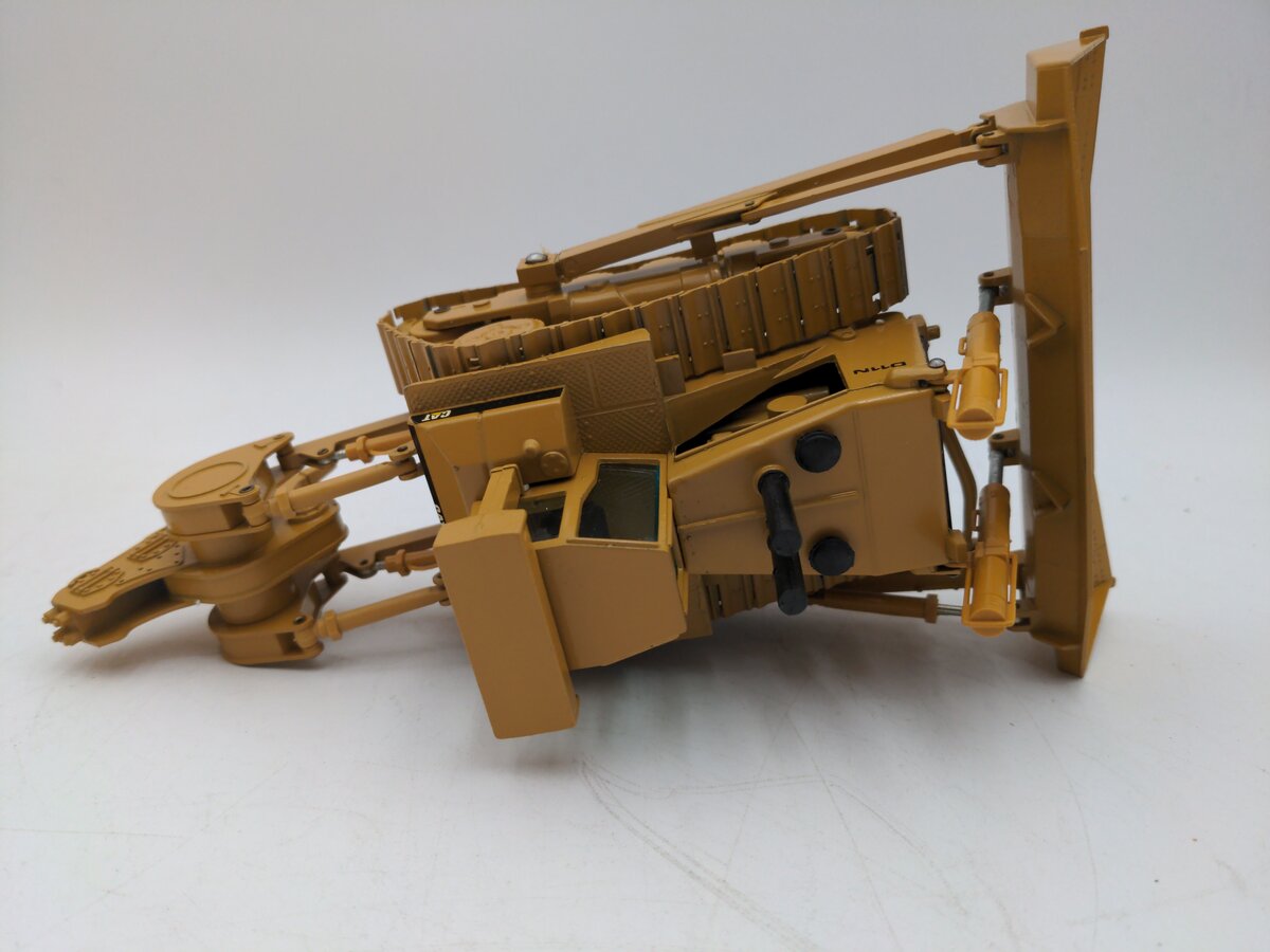 Conrad 2854 1:50 Cat D11N Track-Type Tractor With Impact Ripper EX/Box