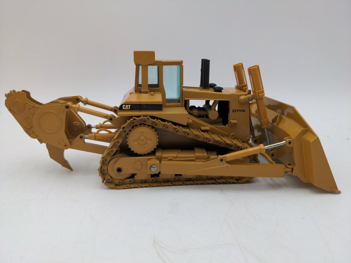 Conrad 2854 1:50 Cat D11N Track-Type Tractor With Impact Ripper EX/Box