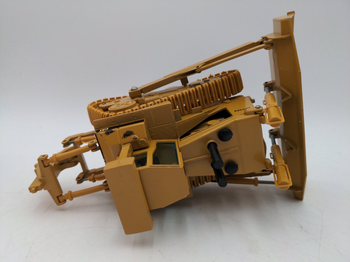Conrad 2854 1:50 Cat D11N Track-Type Tractor With Impact Ripper VG/Box