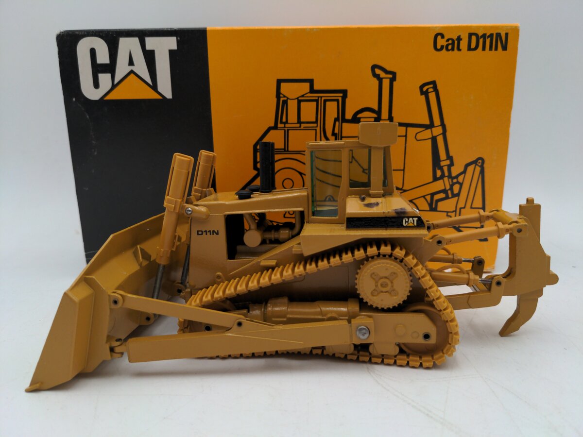 Conrad 2854 1:50 Cat D11N Track-Type Tractor With Impact Ripper VG/Box