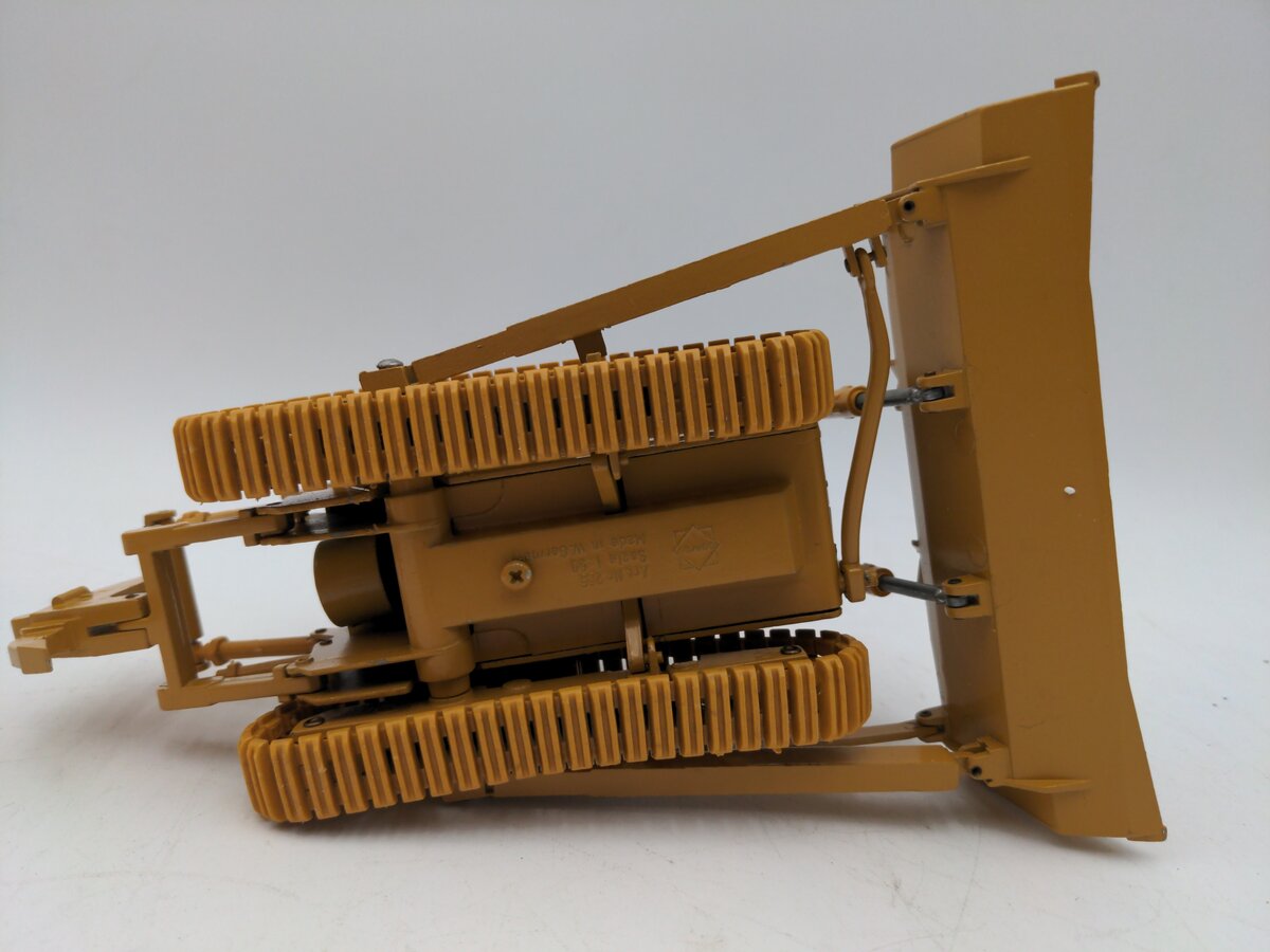 Conrad 2854 1:50 Cat D11N Track-Type Tractor With Impact Ripper VG/Box