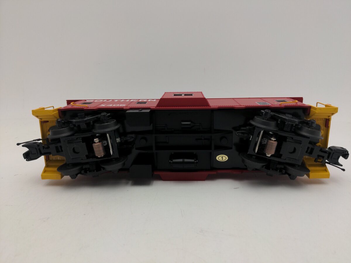 MTH 20-91830 O Scale Southern (#X406) Bay Window Caboose With Passenger LN/Box