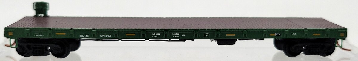 Micro-Trains 04400122 N BNSF 50' Straight Side Flatcar w/Load #576745 LN/Box