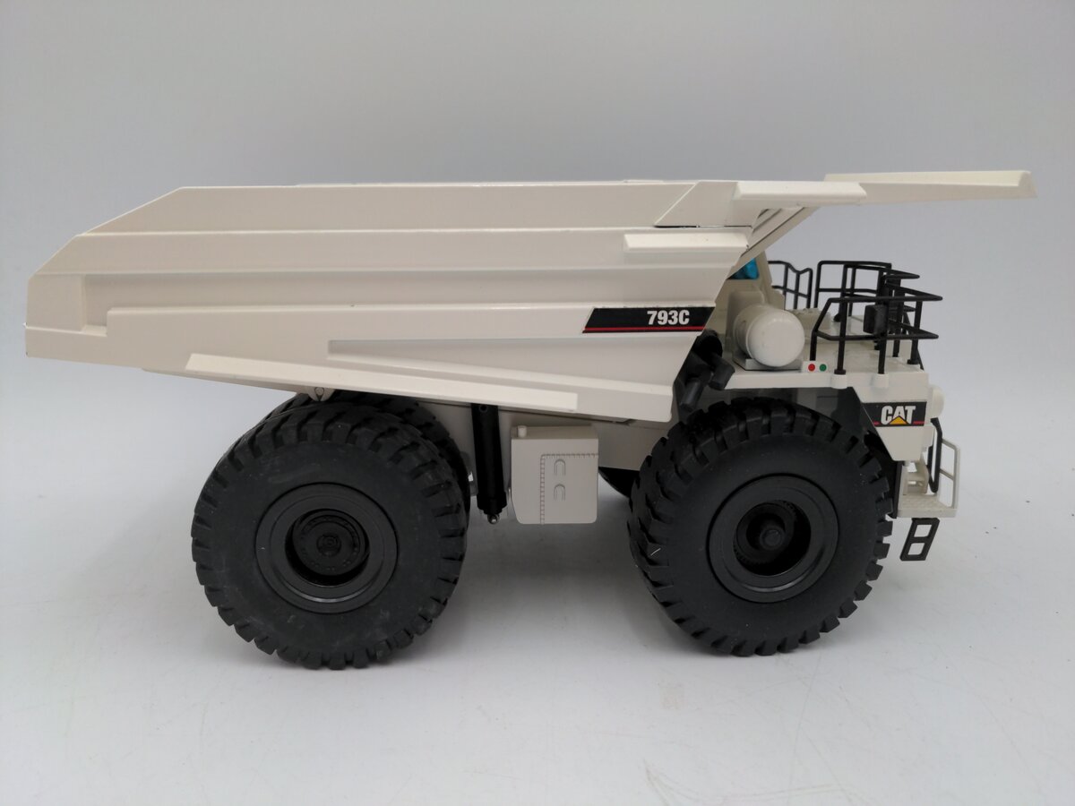 NZG 403 1:50 Caterpillar 793C Off-Highway Truck Official Launch Edition EX/Box