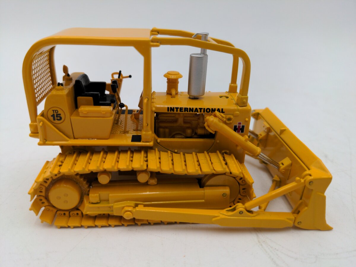 First Gear 50-3059 1:50 Scale International Harvester TD-15 Crawler Dozer LN/Box