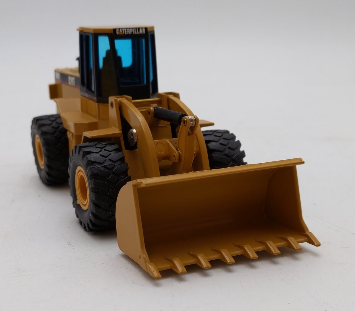 NZG 376 1:50 Caterpillar 966F Wheel Loader LN/Box