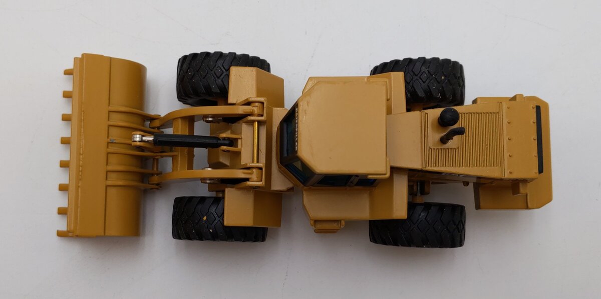 NZG 376 1:50 Caterpillar 966F Wheel Loader LN/Box