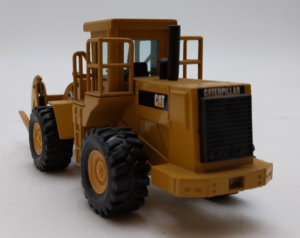 NZG Modelle  1:50 Scale Caterpillar 966F Log Loader LN/Box