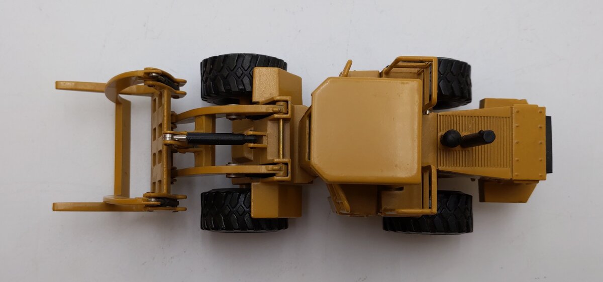 NZG Modelle  1:50 Scale Caterpillar 966F Log Loader LN/Box