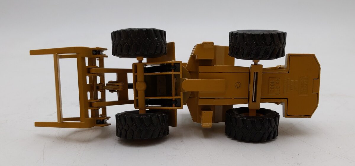 NZG Modelle  1:50 Scale Caterpillar 966F Log Loader LN/Box