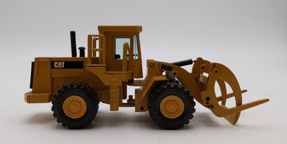 NZG Modelle  1:50 Scale Caterpillar 966F Log Loader LN/Box