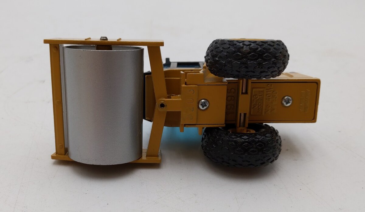 NZG 402 1:50 Caterpillar CS-583C Vibratory Soil Compactor LN/Box