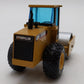 NZG 402 1:50 Caterpillar CS-583C Vibratory Soil Compactor LN/Box
