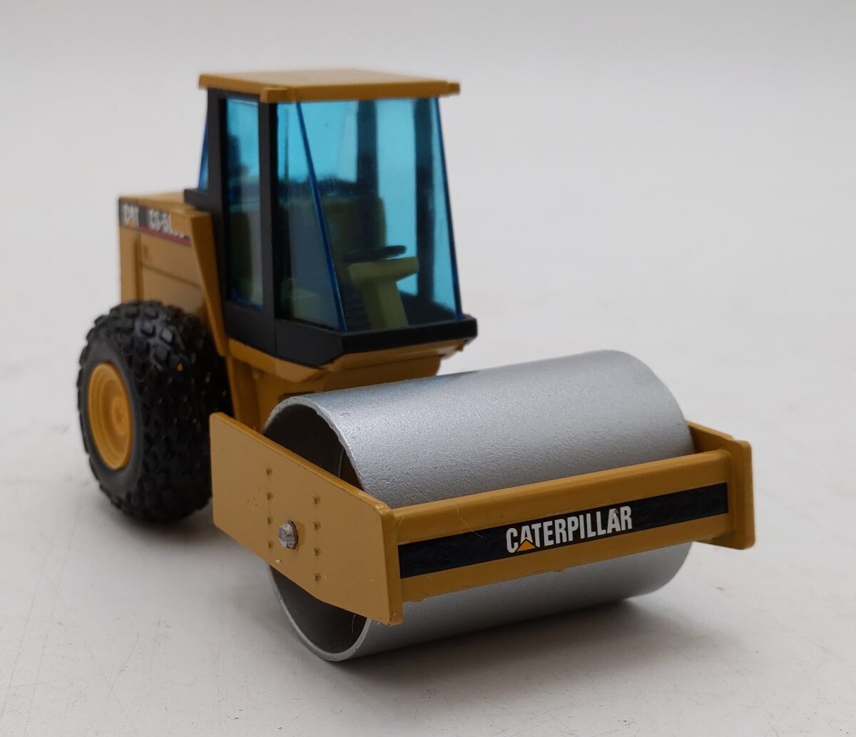 NZG 402 1:50 Caterpillar CS-583C Vibratory Soil Compactor LN/Box