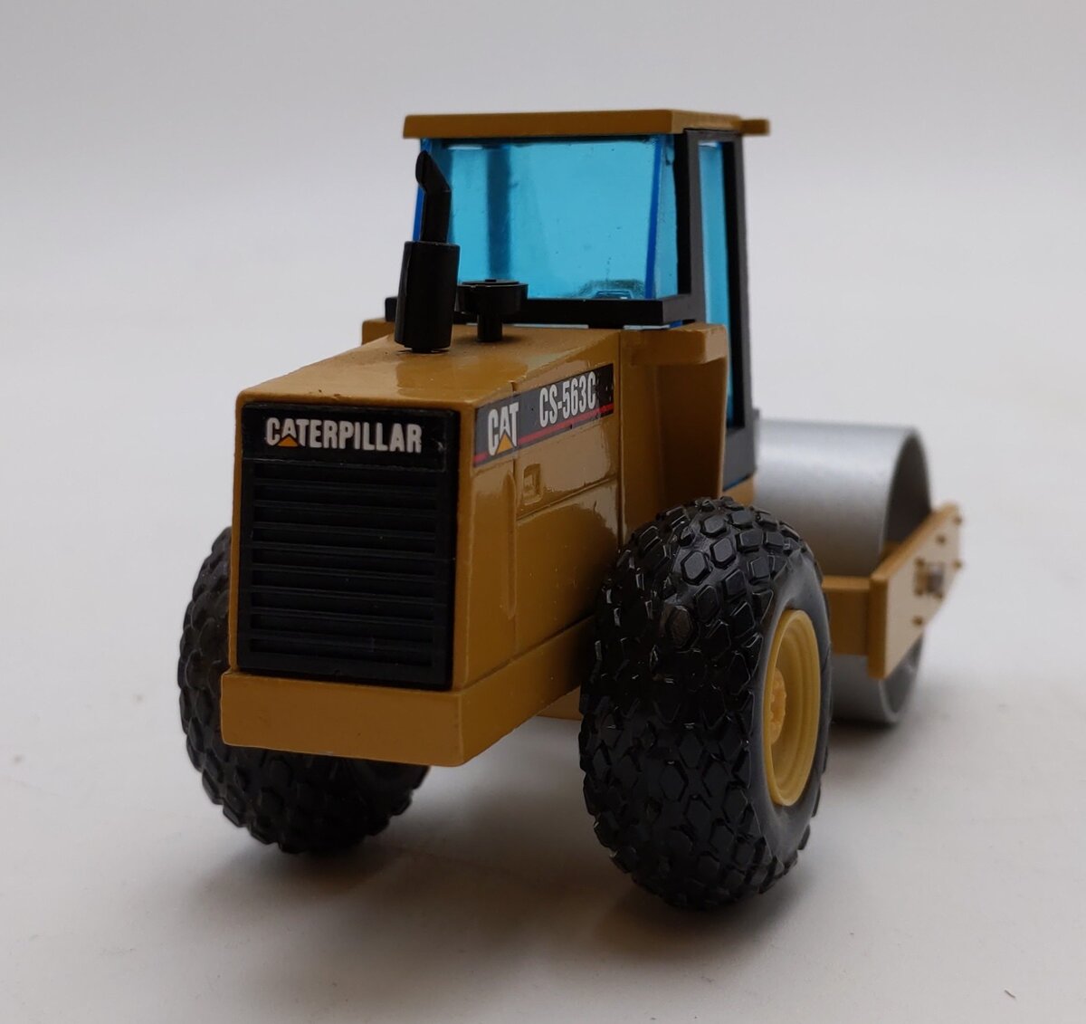 NZG 401 1:50 Die-Cast Caterpillar CS-563C Vibratory Soil Compactor LN/Box